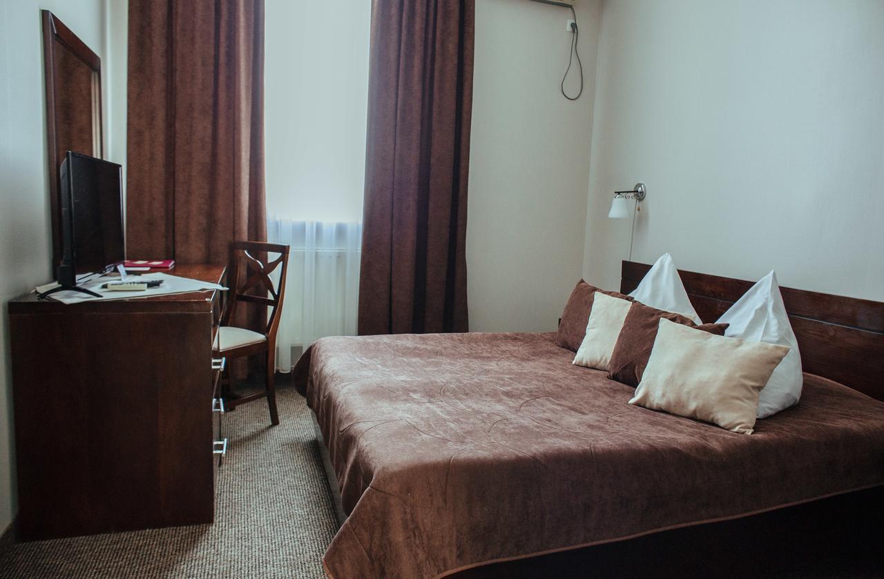 Jj Hotel Vynohradiv Exterior photo